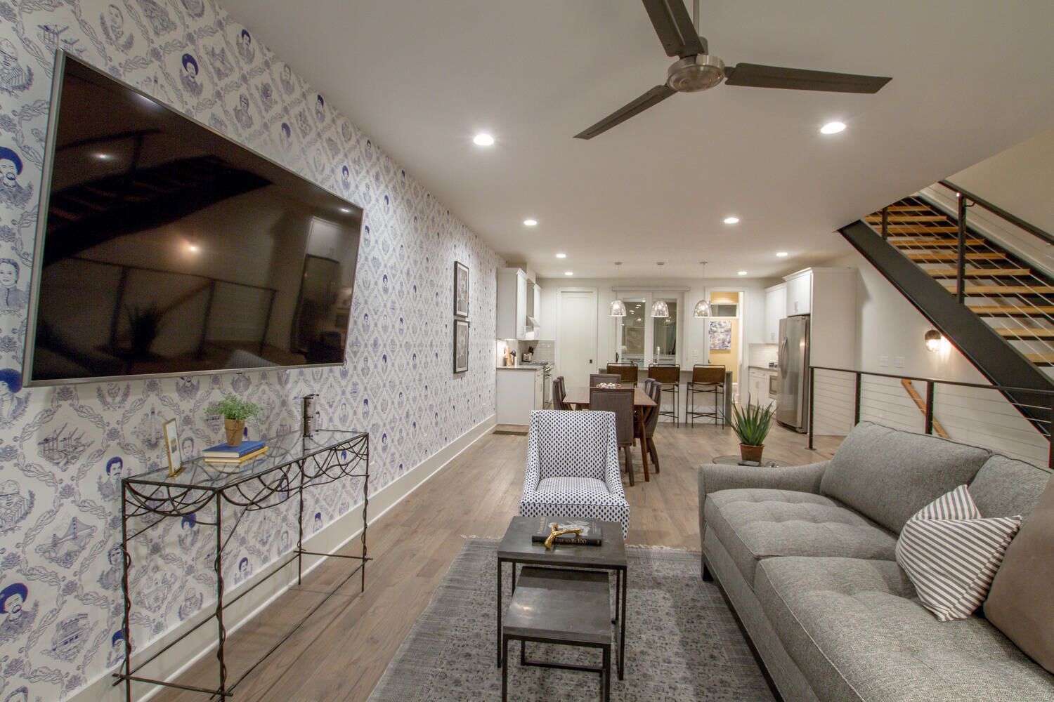 Lean - Big Superior Townhome - Top Floor Balcony