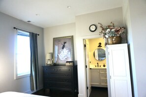 2 室のベッドルーム、デスク、アイロン / アイロン台、WiFi (無料)