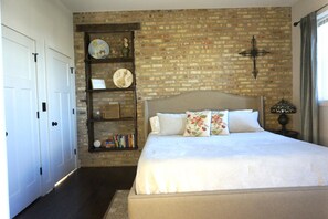 2 bedrooms, desk, iron/ironing board, free WiFi