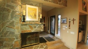 Serviettes fournies, papier toilette