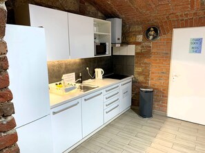 大冰箱、微波炉、炉灶、烤面包机