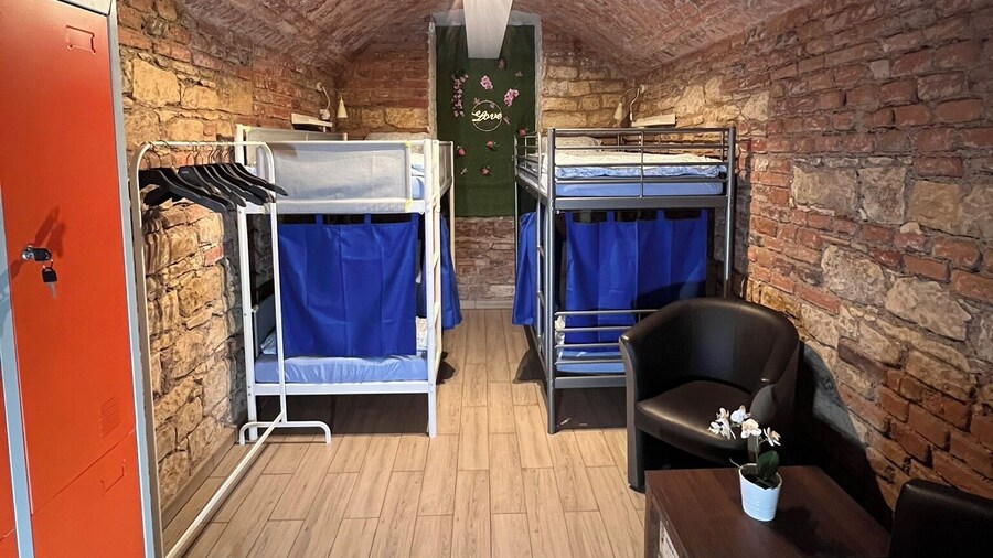 Travel & Joy backpackers