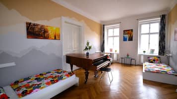 1 habitación, tabla de planchar con plancha, wifi gratis y ropa de cama