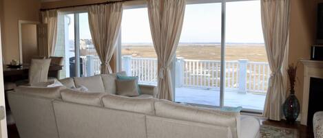 Smart-TV, Kamin, Videospiele, DVD-Player