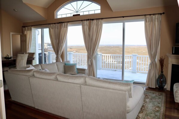 Smart TV, fireplace, video games, DVD player