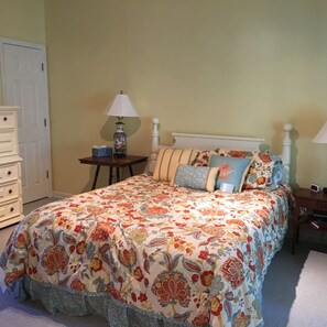 2 bedrooms, iron/ironing board, free WiFi, bed sheets - Relax & Enjoy all that Oxford has to offer & stay at the “LandShark Lounge”. (Oxford)