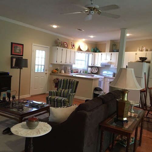 Relax & Enjoy all that Oxford has to offer & stay at the “LandShark Lounge”.  