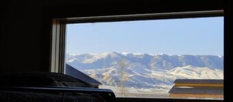 North 40 Cabin, located on a working cattle ranch, with panoramic mountain views!