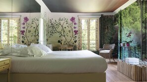 Junior-Suite (Charme) | Minibar, Zimmersafe, individuell dekoriert, individuell eingerichtet