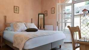 Quarto casal standard | Frigobar, cofres nos quartos, individualmente decorados