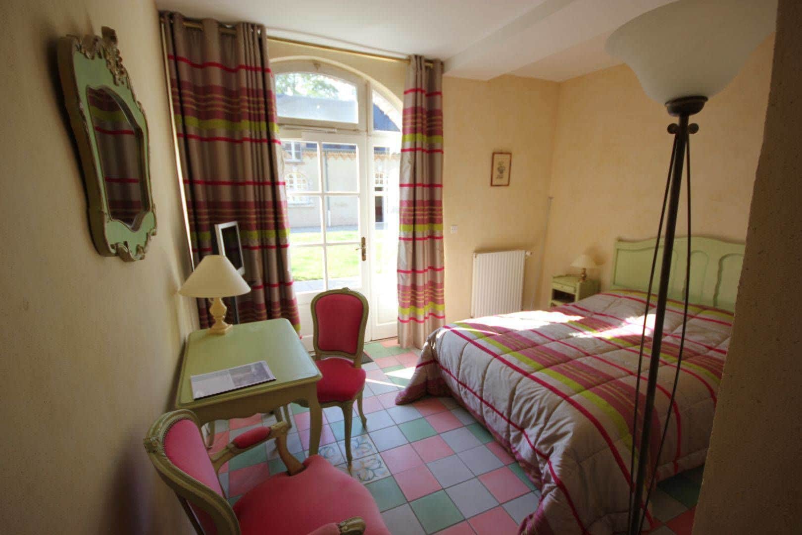 standard double room | minibar, in-room safe, individually decorated, individually furnished