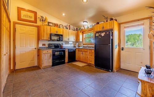 Perfect getaway at the foot of the Beartooth Mountains!