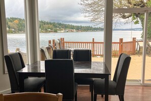 Dining - Luxury bayfront home with beach access, deck & gas fireplace - great for events (Port Orchard)