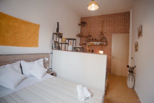 Stylish, cozy studio guesthouse in the city center