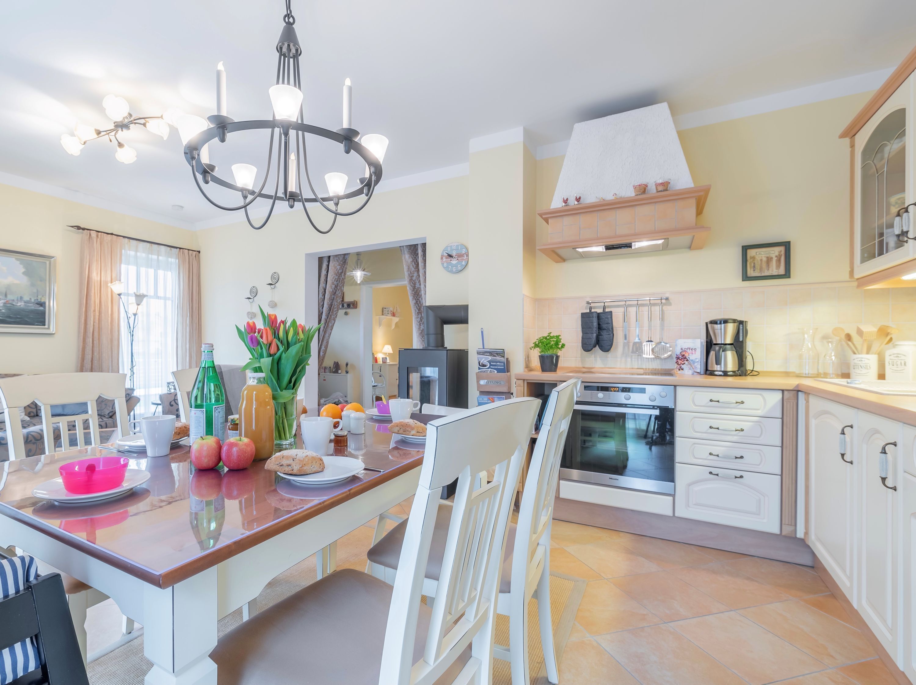 Fridge, oven, dishwasher, coffee/tea maker