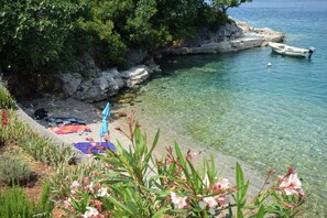 Beach - Apartment Vjeko (Malinska-Dubasnica)