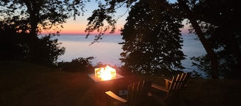 Een charmant huisje uit de jaren 30 met uitzicht op Lake Erie