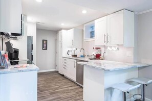 Fridge, microwave, oven, stovetop - Walk to Metro Modern Luxury 2,300 sq ft 3bd/3ba + Gym + Guest Suite (Arlington)
