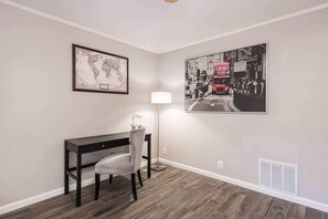 Interior - Walk to Metro Modern Luxury 2,300 sq ft 3bd/3ba + Gym + Guest Suite (Arlington)