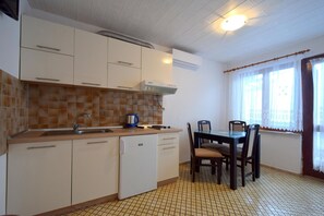 Private kitchenette - Apartments Buturajac (Krk)