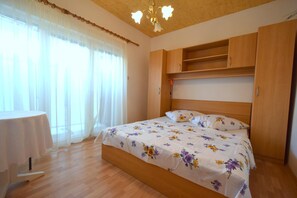 2 bedrooms, free cots/infant beds, free WiFi, bed sheets - Apartments Buturajac (Krk)
