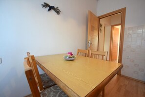 Standard-Apartment, 2 Schlafzimmer (773) | Eigene Küche | Kühlschrank, Herdplatte, Wasserkocher mit Kaffee-/Teezubehör