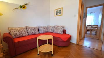 Căn hộ Tiêu chuẩn, 2 phòng ngủ (773) | Phòng khách | TV màn hình phẳng