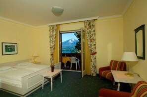 2 bedrooms, in-room safe, desk, iron/ironing board