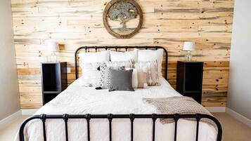 3 habitaciones, tabla de planchar con plancha y cuna de viaje