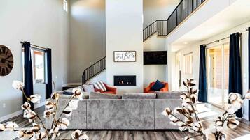 TV connectée, cheminée, jeux vidéo, espaces bureaux