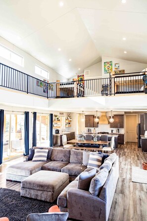 TV connectée, cheminée, jeux vidéo, espaces bureaux