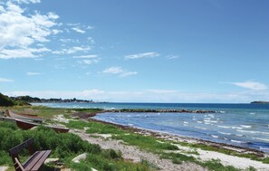 بالقرب من الشاطئ