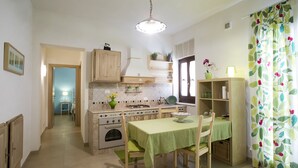 Private kitchen - the flowery courtyard srl no12 (Trapani)
