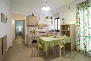 Oven, stovetop, coffee/tea maker, toaster