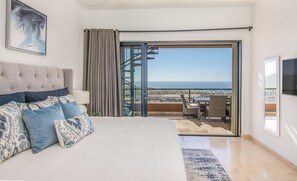 2 habitaciones, caja de seguridad en la habitación y escritorio 