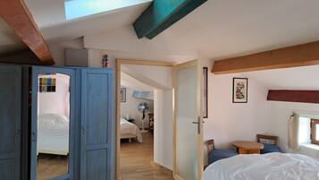 5 bedrooms, desk, iron/ironing board, travel cot