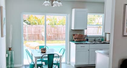 "Wet Feet Retreat" Poolin koti