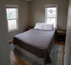 2 soverom, safe på rommet, strykejern/-brett og wi-fi (inkludert)