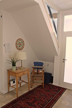 Unclassified image, 4 of 34, button