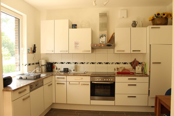 Køleskab, mikrobølgeovn, ovn, opvaskemaskine