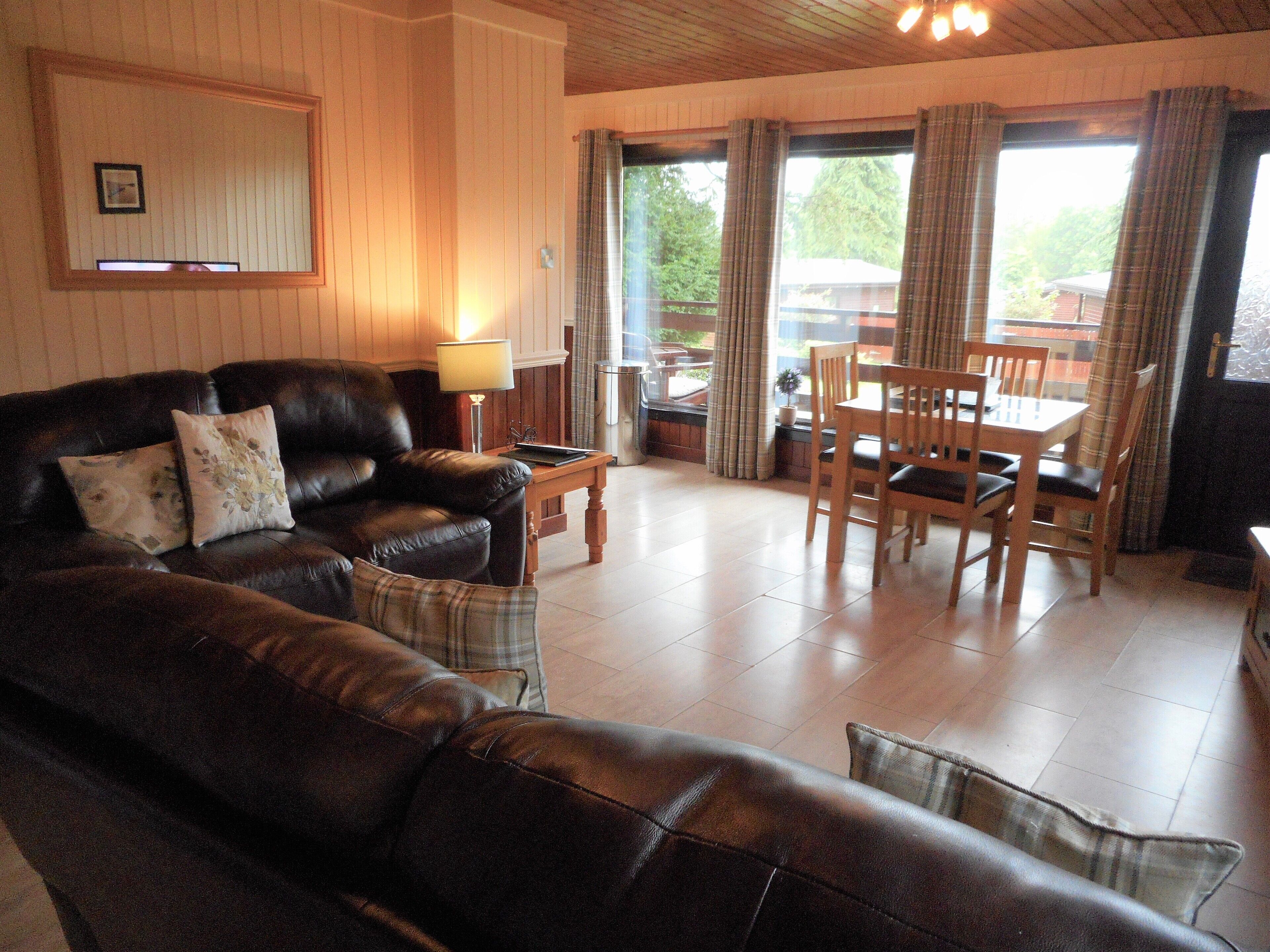 Cabin, Berbilang Katil | Ruang tamu | 30 inci televisyen dengan kabel, pemain DVD 