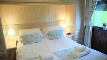 Cabin, Berbilang Katil | 2 bilik tidur, seterika/papan seterika, Wi-fi percuma, cadar katil