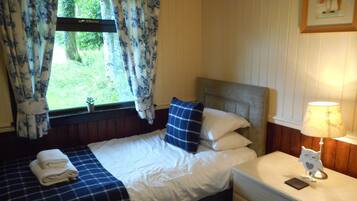 Cabana, diversos llits | 2 dormitoris, planxa i posts de planxar, wifi gratuïta i roba de llit