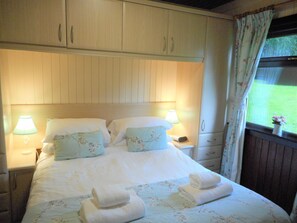 Huisje, meerdere bedden | 2 slaapkamers, een strijkplank/strijkijzer, gratis wifi, beddengoed