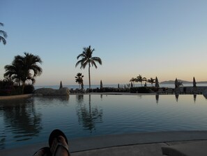3 outdoor pools, pool umbrellas, pool loungers