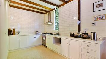 Micro-ondes, four, plaque de cuisson, lave-vaisselle