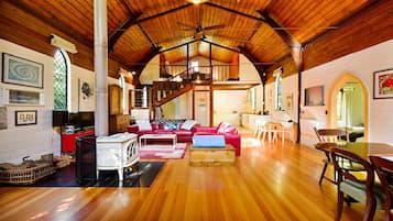 TV connectée, cheminée