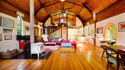 Blue Gum Church - Artistic Retreat