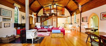 Blue Gum Church - Artistic Retreat