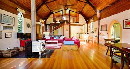 Blue Gum Church - Artistic Retreat